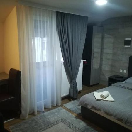 Prenociste Day Holiday Semendria Exterior foto