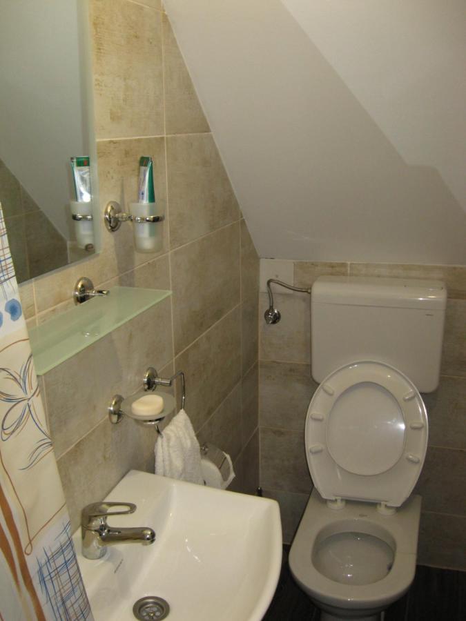 Prenociste Day Holiday Semendria Exterior foto