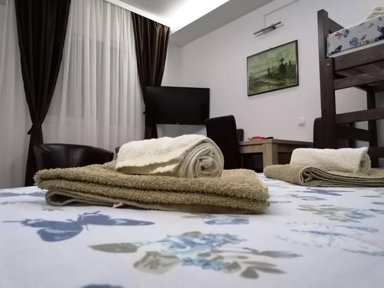 Prenociste Day Holiday Semendria Exterior foto