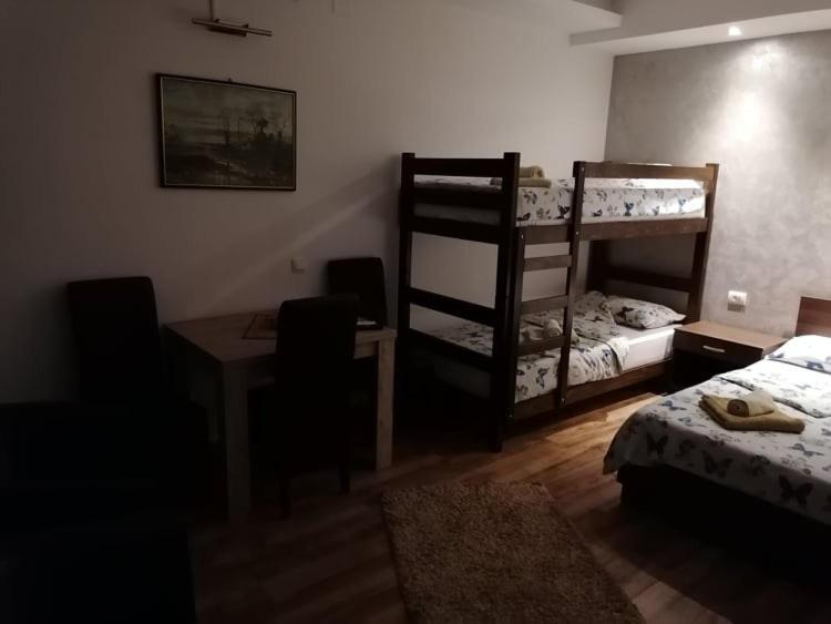 Prenociste Day Holiday Semendria Exterior foto