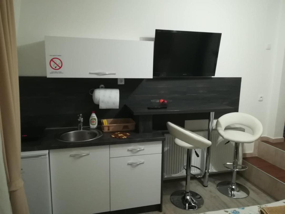 Prenociste Day Holiday Semendria Exterior foto