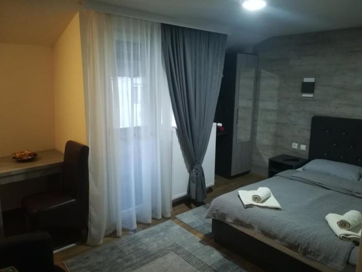 Prenociste Day Holiday Semendria Exterior foto