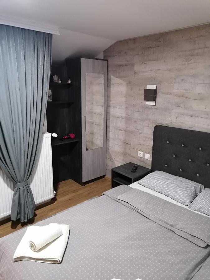 Prenociste Day Holiday Semendria Exterior foto