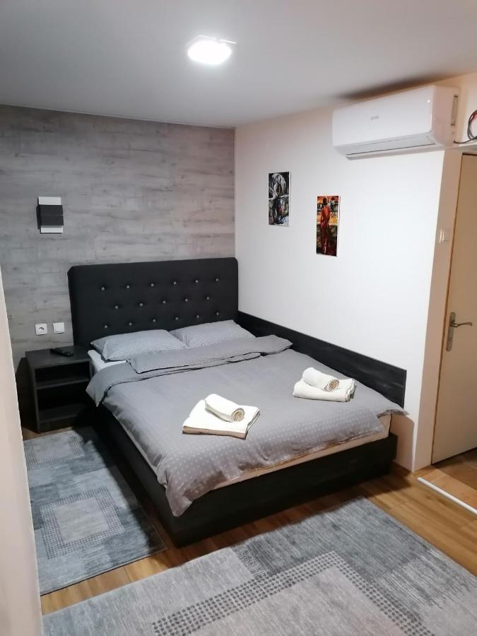 Prenociste Day Holiday Semendria Exterior foto