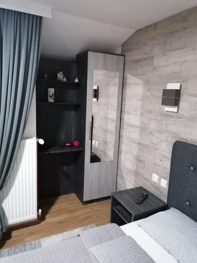 Prenociste Day Holiday Semendria Exterior foto