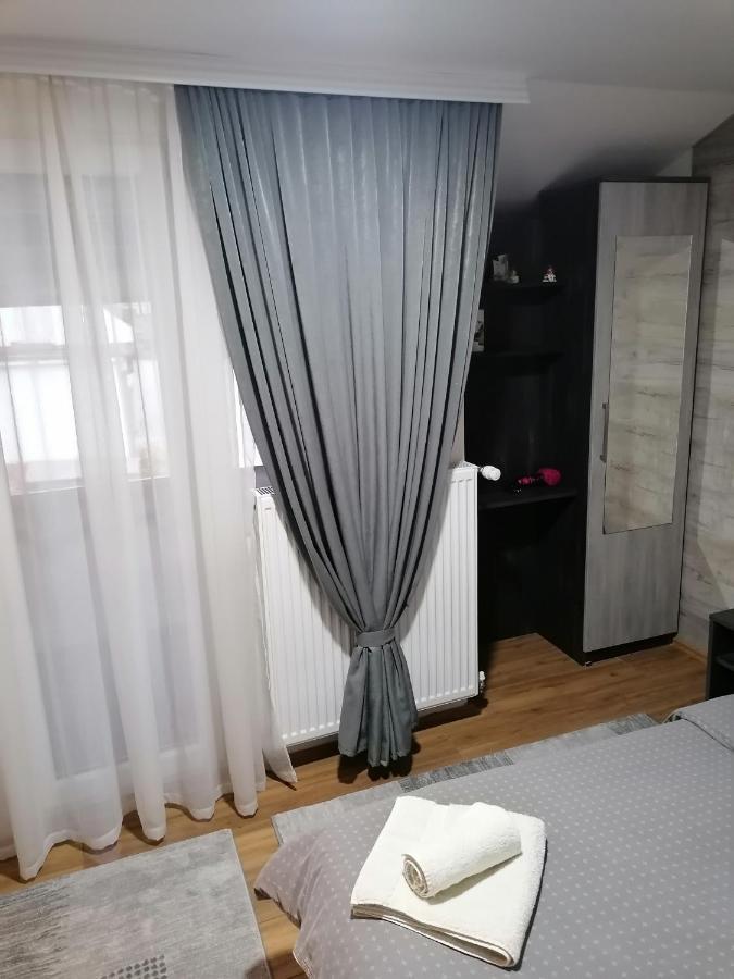 Prenociste Day Holiday Semendria Exterior foto