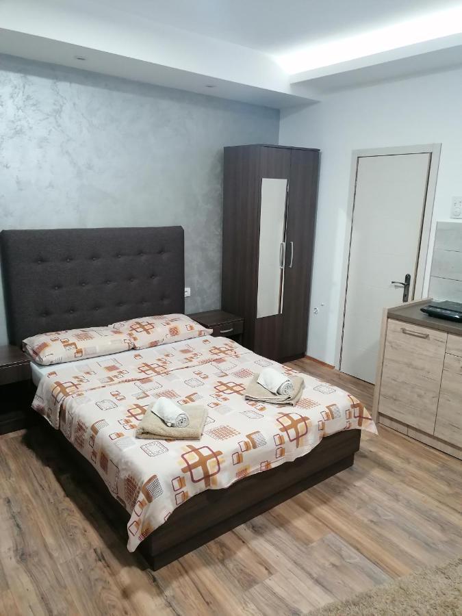 Prenociste Day Holiday Semendria Exterior foto