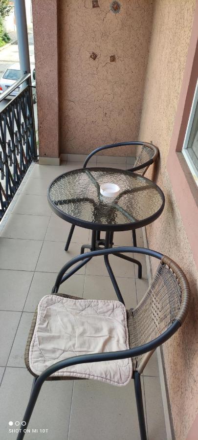 Prenociste Day Holiday Semendria Exterior foto