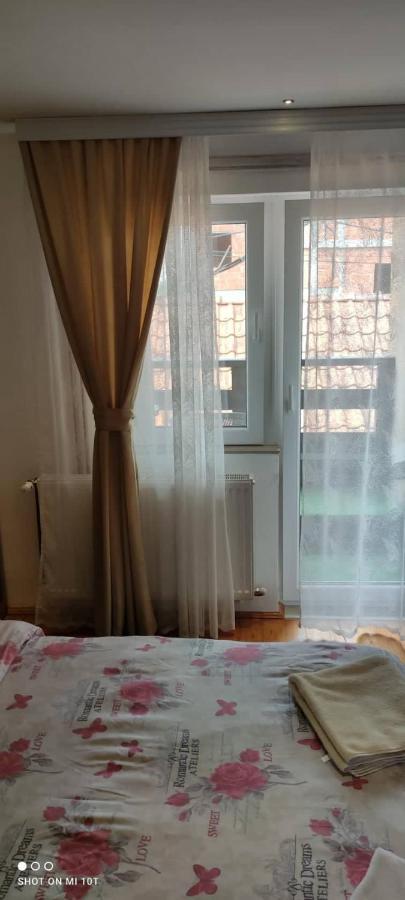 Prenociste Day Holiday Semendria Exterior foto