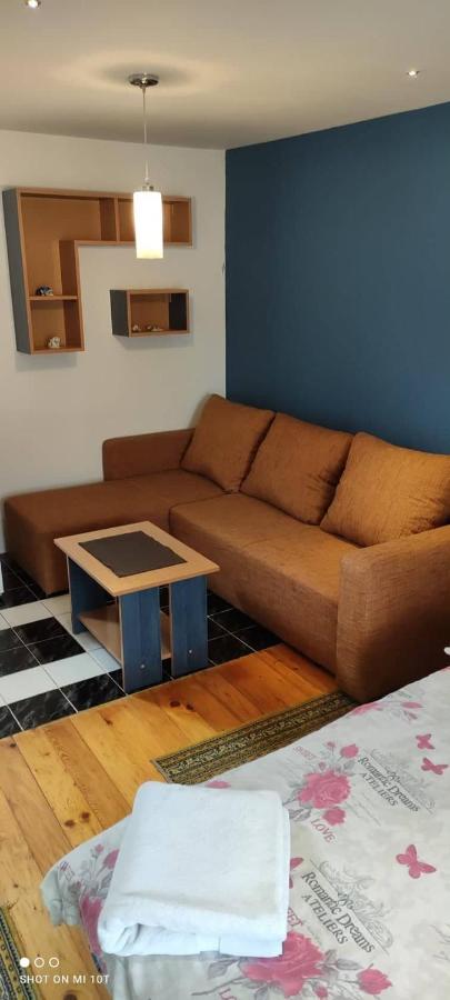 Prenociste Day Holiday Semendria Exterior foto
